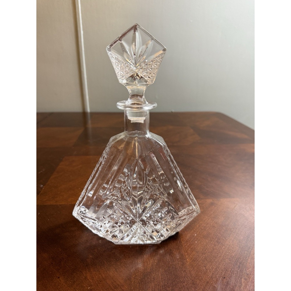 Cut Glass Whiskey Decanter w/ Faceted Stopper Diamond‎ Pattern